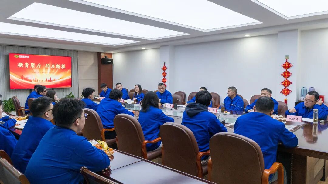 青年员工.jpg 青年员工.jpg